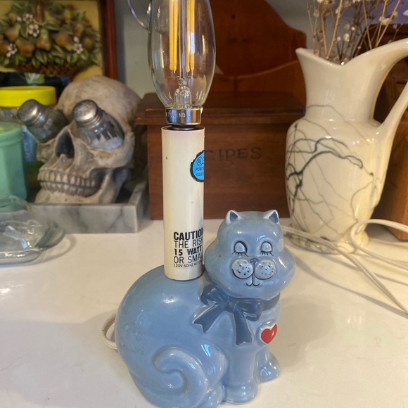 Vintage blue kitty lamp with red heart. Works. - Picture 4 of 6